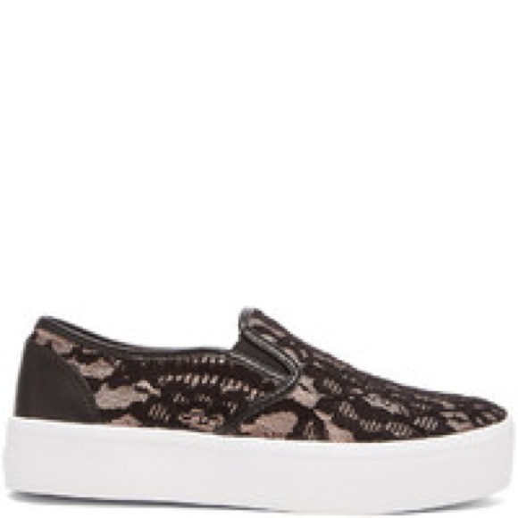 NWOB Rebecca Minkoff Sloane Lace Boat Shoes Black White size 7 Vacation - Picture 2 of 9